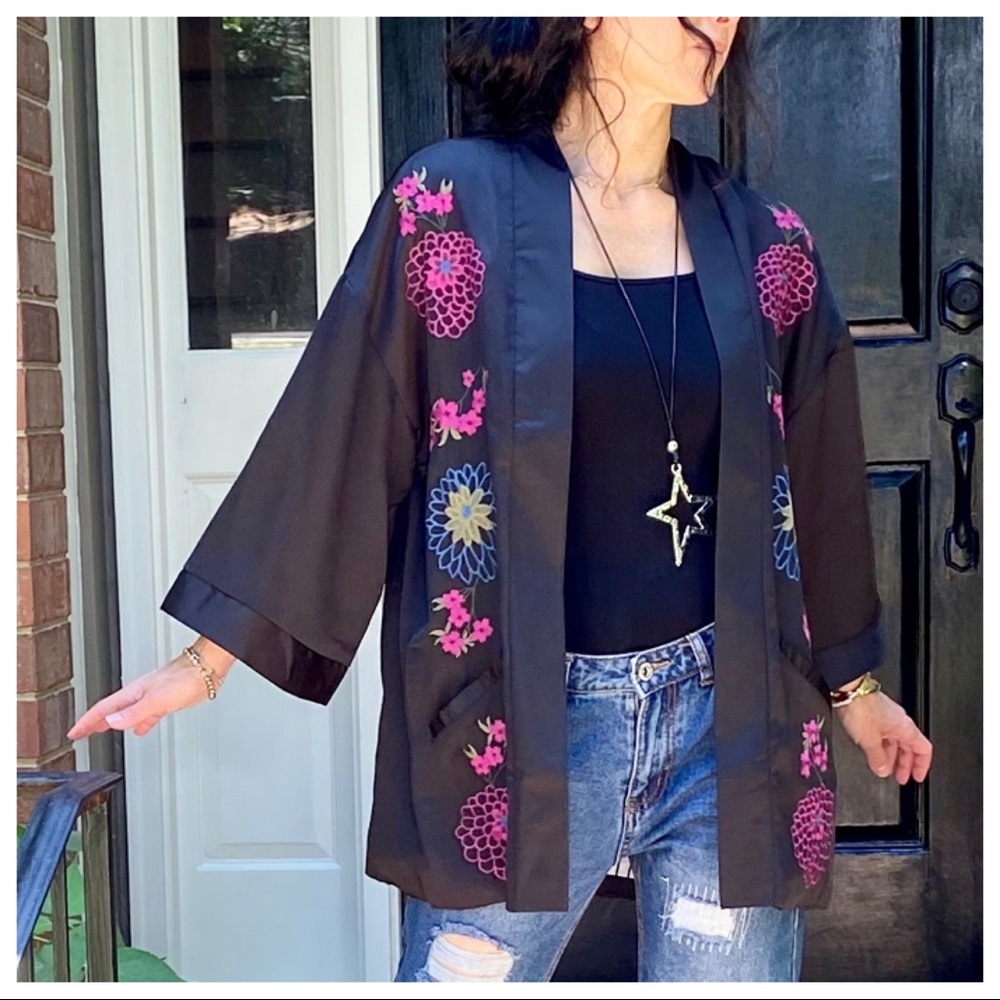 FABULOUS EMBROIDERED KIMONO WITH SIDE POCKETS - Picture 6 of 7
